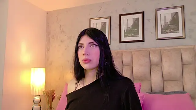 IsabellaRossi online show from June 4, 2026, 6:56 pm