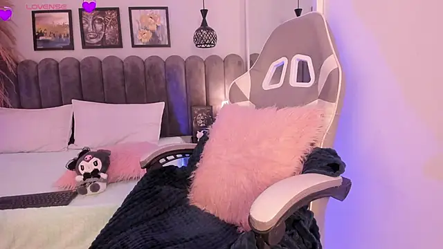 Bella  Peach online show from April 2, 2026, 3:24 am