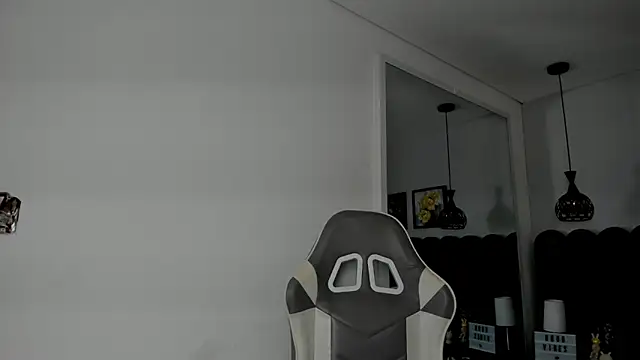 Bella  Peach online show from April 20, 2026, 3:09 am