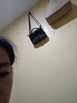 Luna Moonfang online show from April 19, 2026, 9:21 am