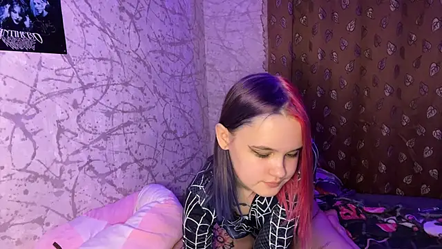 AmaliaJess online show from April 27, 2026, 4:27 pm