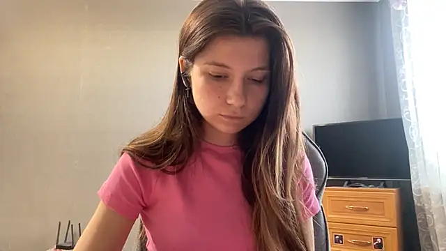 LunnaBliss online show from April 25, 2026, 1:41 pm