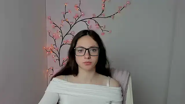 Snapshot of KissMeJulia chatting on May 4, 2026, 5:33 am KissMeJulia online show from May 4, 2026, 5:33 am