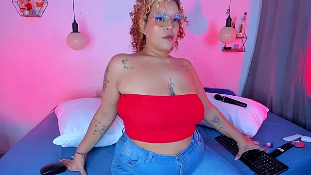 Snapshot of moni_bbw chatting on June 7, 2026, 12:38 am moni bbw online show from June 7, 2026, 12:38 am