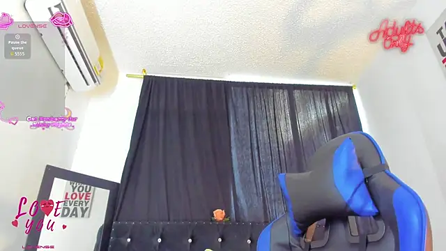 Snapshot of FoxxTattoo chatting on June 17, 2026, 9:14 pm FoxxTattoo online show from June 17, 2026, 9:14 pm