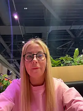 LisaMurr online show from February 19, 2026, 11:29 am