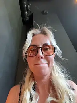 LisaMurr online show from June 12, 2026, 1:53 pm