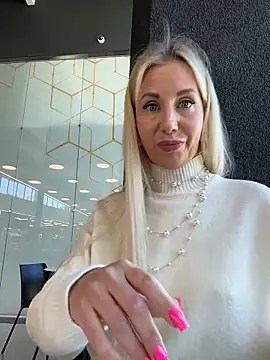 LisaMurr online show from April 20, 2026, 11:24 am