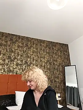 Snapshot of LaireeFelini chatting on February 22, 2026, 7:37 pm LaireeFelini online show from February 22, 2026, 7:37 pm