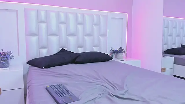 Liia Collins online show from April 18, 2026, 7:07 pm