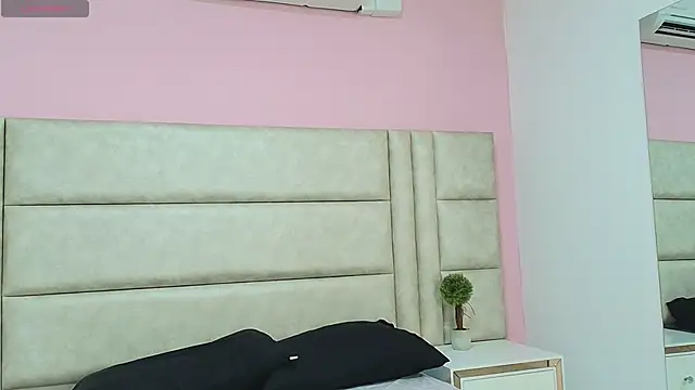 Liia Collins online show from May 25, 2026, 5:11 pm