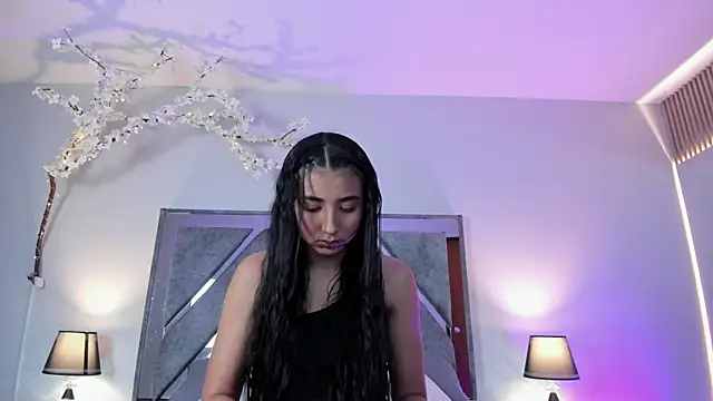 cloe taylor  25 online show from March 3, 2026, 1:18 pm