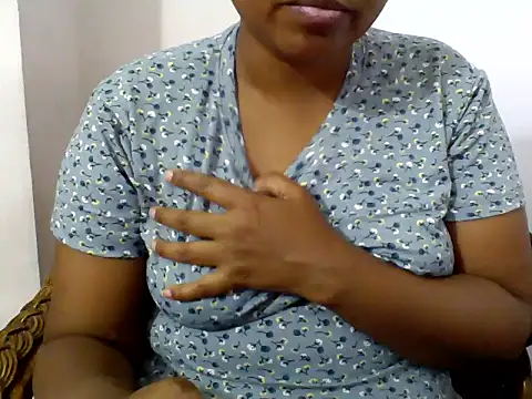 Snapshot of Angel_honeybear_143 chatting on February 25, 2026, 10:26 am Angel honeybear 143 online show from February 25, 2026, 10:26 am