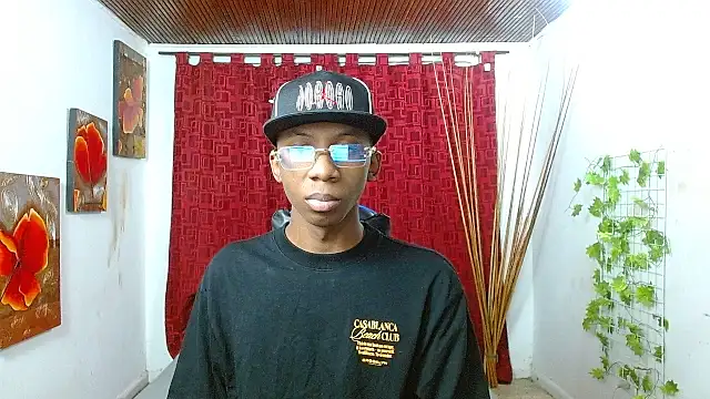 Snapshot of milo018 chatting on April 25, 2026, 8:17 am milo018 online show from April 25, 2026, 8:17 am