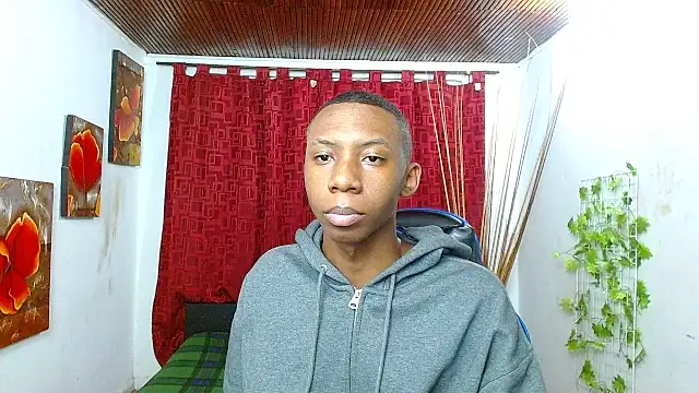 milo018 online show from April 17, 2026, 8:33 pm