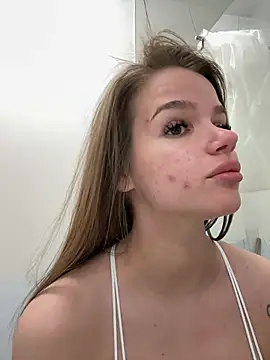 clarabarness15 online show from March 4, 2026, 6:04 pm