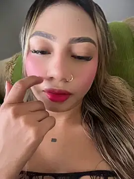 Dulce Sofi  online show from April 19, 2026, 5:14 pm