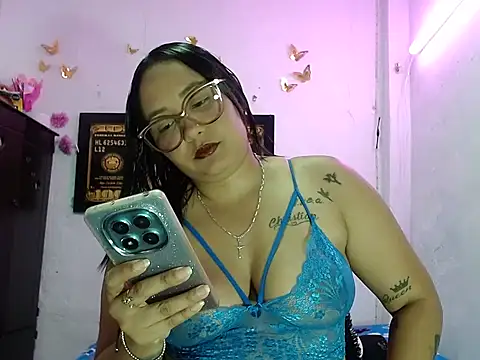 Snapshot of MaferNaughty4U chatting on March 27, 2026, 12:41 am MaferNaughty4U online show from March 27, 2026, 12:41 am