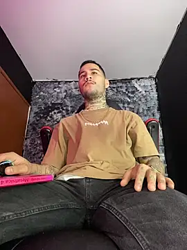 Snapshot of king_of_desire chatting on July 8, 2026, 5:13 pm king of desire online show from July 8, 2026, 5:13 pm