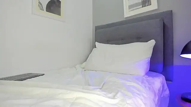 Milo Bloom online show from March 4, 2026, 12:35 pm