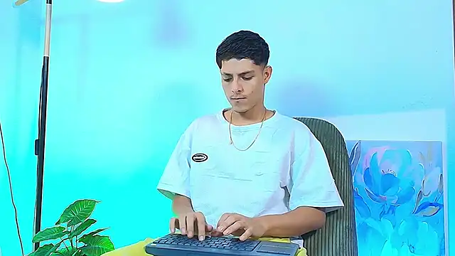 Snapshot of Eliassalvatore_ chatting on August 8, 2026, 6:04 pm Eliassalvatore online show from August 8, 2026, 6:04 pm