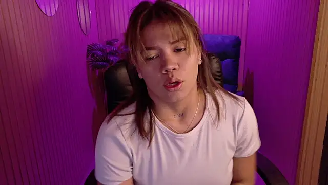 Alessia Monroe  online show from April 6, 2026, 7:59 pm