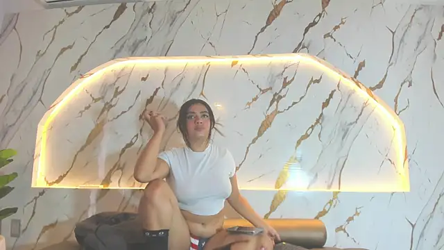 DulceQueen1 online show from April 20, 2026, 1:24 pm