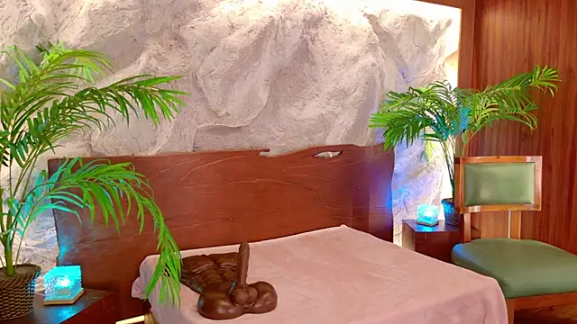 Rolyloren  online show from February 26, 2026, 4:07 pm