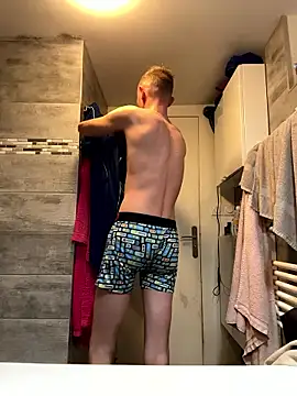 Crevette311 online show from January 8, 2026, 3:18 pm