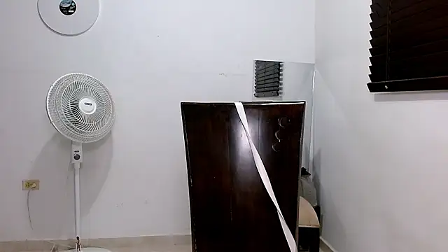 MiaDiamontLatin online show from March 13, 2026, 3:22 am