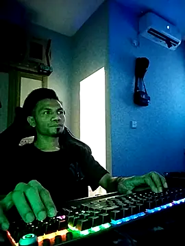 UcEng Lab online show from March 1, 2026, 1:05 am