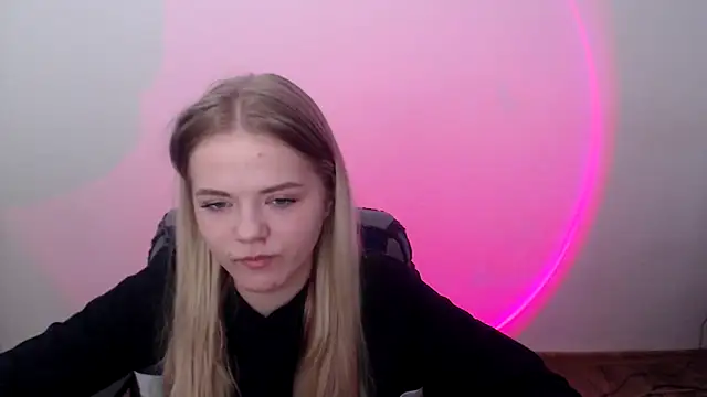 FoxiLana online show from March 5, 2026, 8:33 am