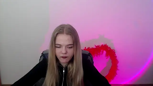 FoxiLana online show from March 3, 2026, 8:21 am