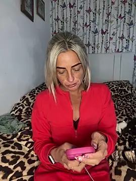 ScarlettGold  online show from March 27, 2026, 1:34 pm