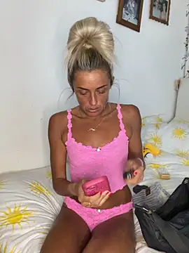 ScarlettGold  online show from April 20, 2026, 5:14 pm