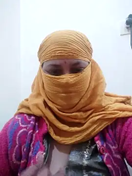 Snapshot of Desi_Heat_Couple chatting on February 19, 2026, 6:32 am Desi Heat Couple online show from February 19, 2026, 6:32 am