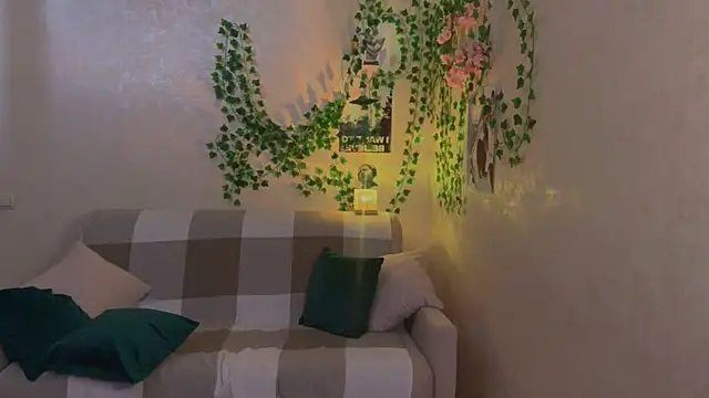 rinamandarina online show from April 13, 2026, 1:26 pm