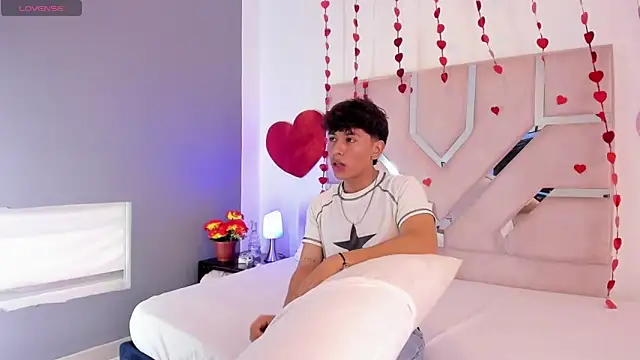 Snapshot of Angel_Lux chatting on February 25, 2026, 7:03 pm Angel Lux online show from February 25, 2026, 7:03 pm