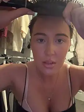 Snapshot of PinkVelvetx chatting on March 4, 2026, 7:32 pm PinkVelvetx online show from March 4, 2026, 7:32 pm