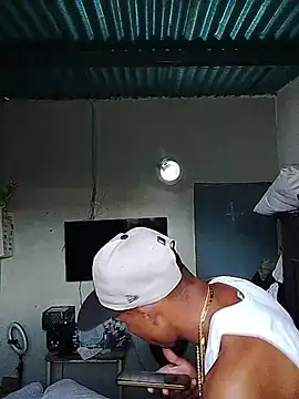 blackhot22c online show from April 19, 2026, 4:52 pm