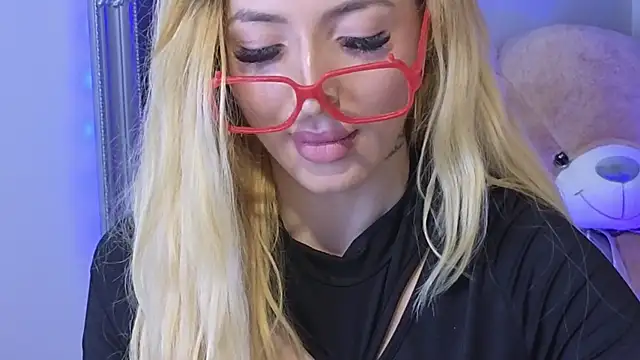 KarmaArms online show from March 22, 2026, 8:32 pm