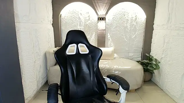 charlotte  r  online show from April 18, 2026, 8:42 pm