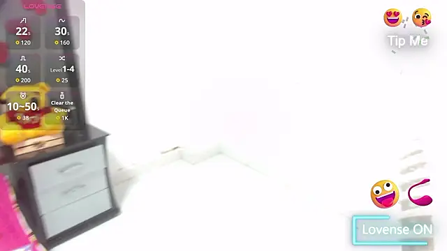 Snapshot of Milytoms chatting on March 4, 2026, 7:43 pm Milytoms online show from March 4, 2026, 7:43 pm