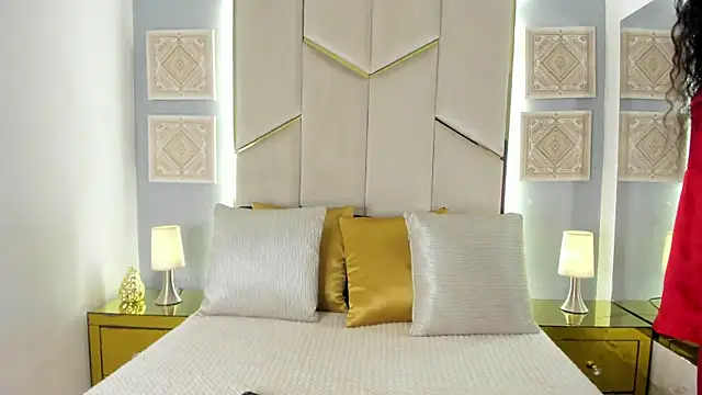 KarinaaCoxx online show from April 18, 2026, 1:02 pm