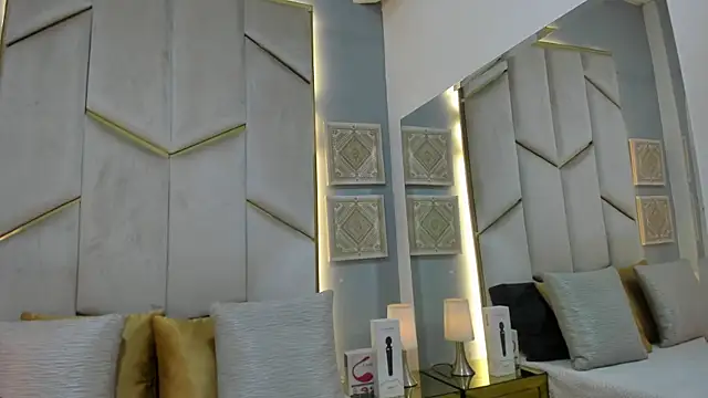 KarinaaCoxx online show from April 19, 2026, 12:39 pm