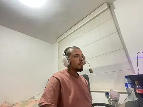 Maximo Garcia17 online show from March 8, 2026, 1:44 am