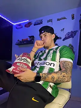 TOMAS CONOR online show from April 21, 2026, 3:02 am