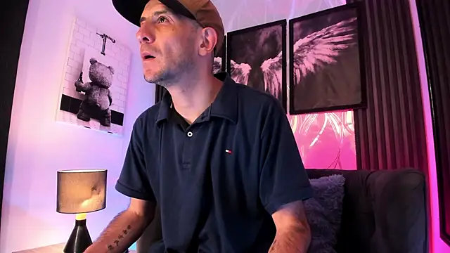 Milanwhite  online show from March 3, 2026, 11:39 am