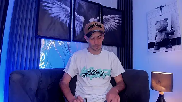 Milanwhite  online show from February 23, 2026, 11:33 am