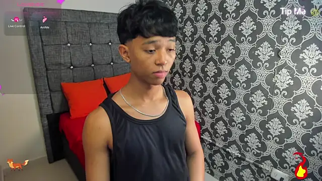 Snapshot of Little_Twink19x chatting on July 4, 2026, 7:40 pm Little Twink19x online show from July 4, 2026, 7:40 pm